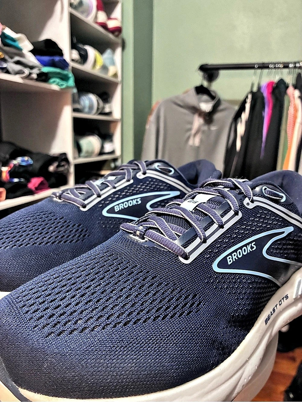 Brooks Beast GTS 23 Athletic Shoes Blue & White US 9 4E Like New
